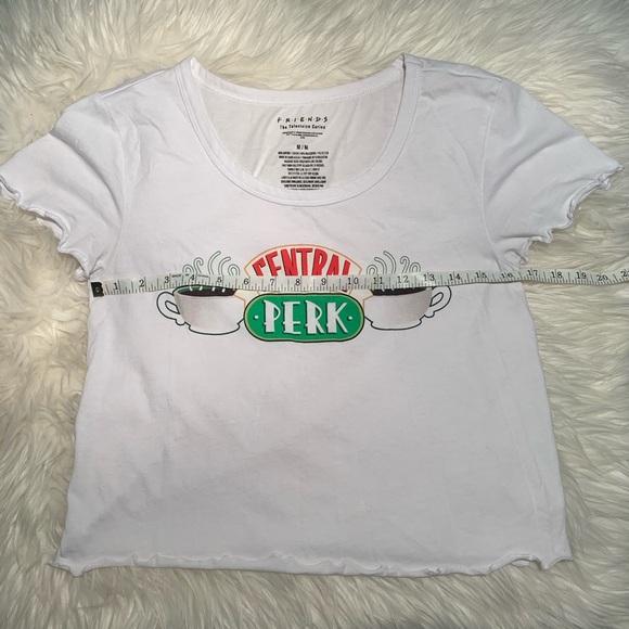 3/$30 - FRIENDS Central Perk T-shirt Size M - Picture 7 of 11